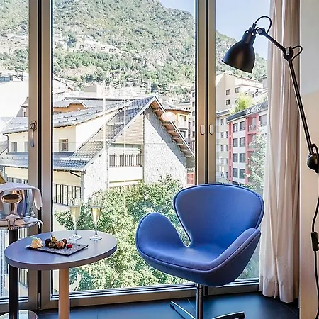 Metropolis Otel 4*